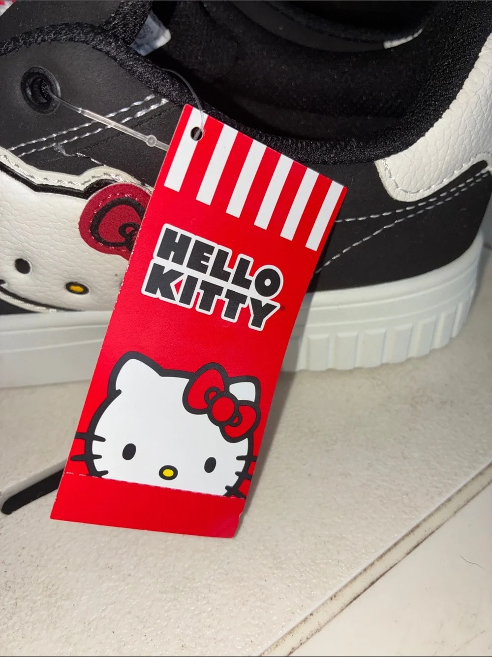 Hello Kitty comfortable black